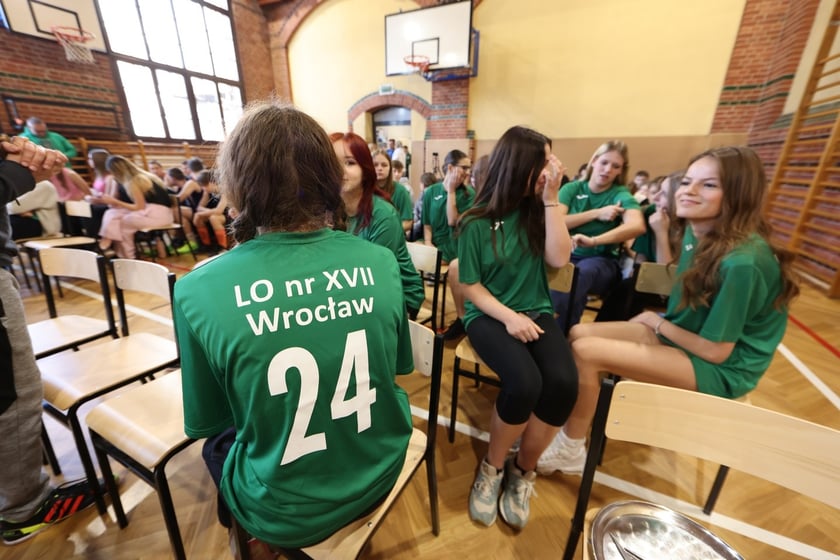 Prezentacja wyremontowanej sali gimnastycznej&nbsp;w XVII Liceum Og&oacute;lnokształcącym im. Agnieszki Osieckiej
