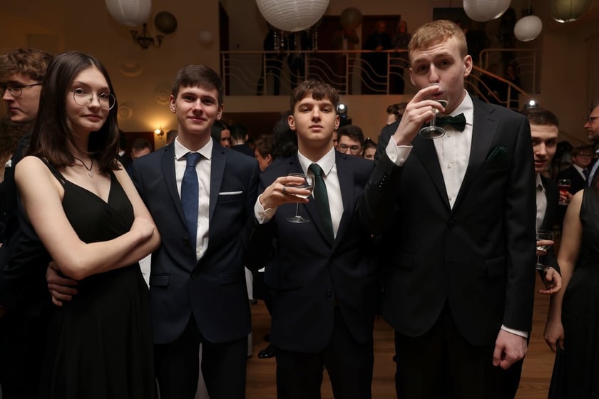 Studniówka Elektronicznych Zakładów Naukowych we Wrocławiu