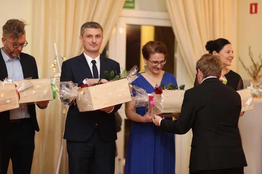 Studniówka Elektronicznych Zakładów Naukowych we Wrocławiu