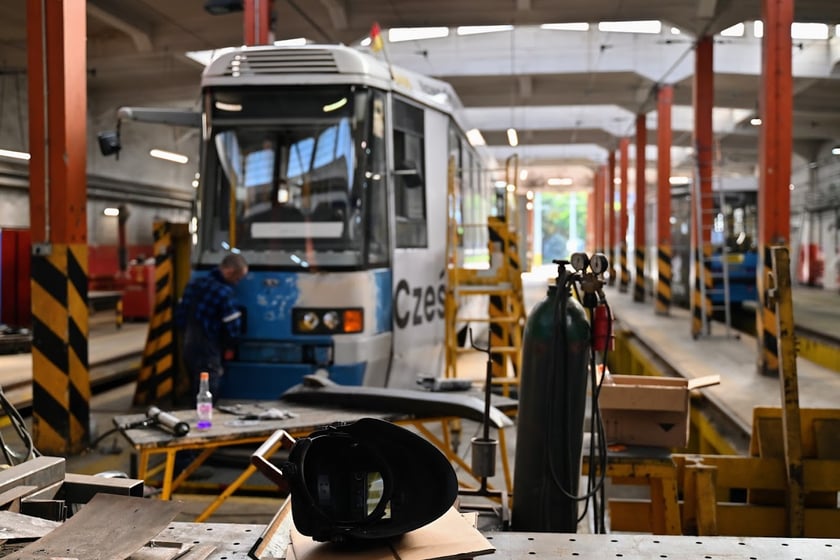 Zajezdnia MPK Wrocław - Ołbin. Zwycięzcy aukcji dla WOŚP będą mogli zobaczyć miejsca, w kt&oacute;rych "nocują" dźwigi czy tramwaje;