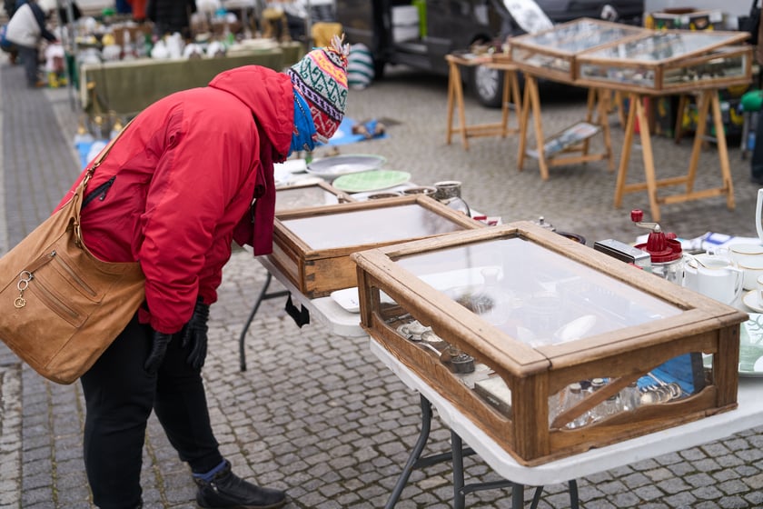 Giełda staroci pod Halą Stulecia 27.01.2024