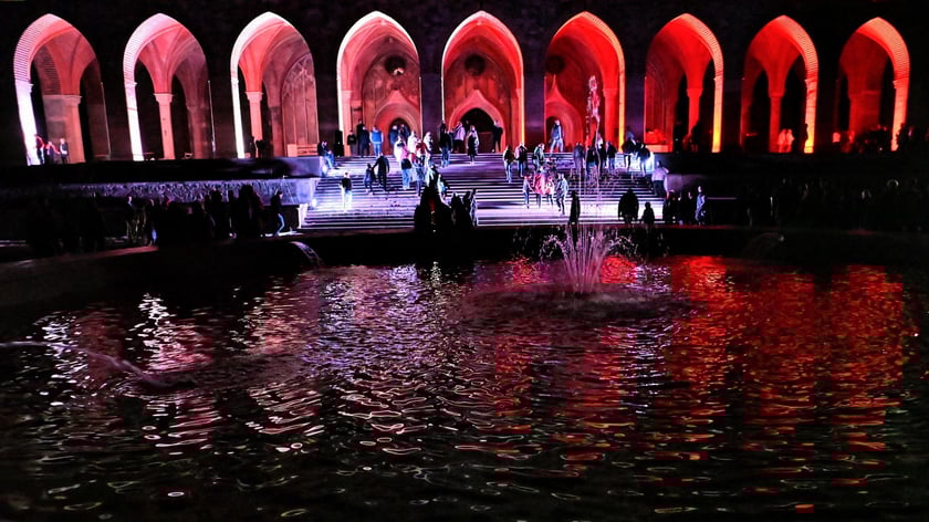 Pokaz gry świateł i dźwięku w pałacu Marianny Orańskiej w Kamieńcu Ząbkowickim.