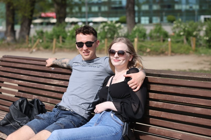 Wrocławianie wypoczywający w plenerze w niedzielę 7 kwietnia &ndash; tu na Wyspie Słodowej