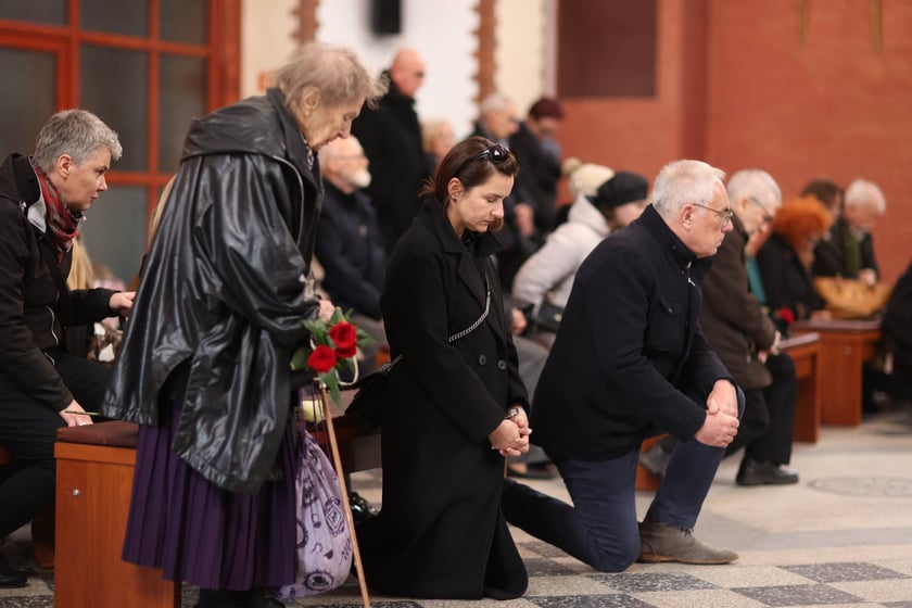 Pogrzeb Wiesławy Różewicz na cmentarzu Grabiszyńskim, 19 kwietnia 2024 roku