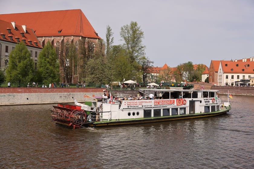 Sezon żeglugowy na Odrze. Statki, łodzie i kajaki na Odrze we Wrocławiu