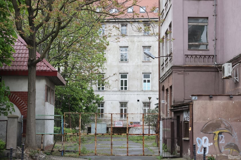 Budynki poszpitalne przy Traugutta w 2024 roku