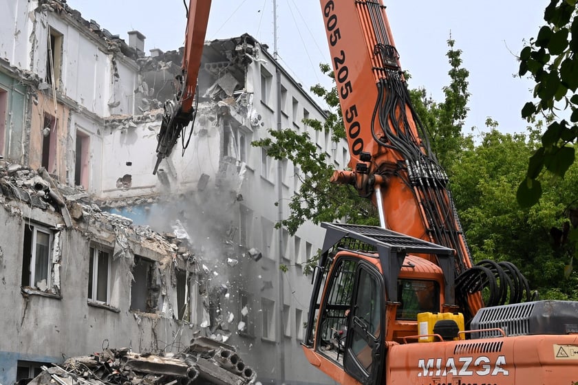 Stary budynek Komisariatu Policji Wrocław-Stare Miasto jest rozbierany. Funkcjonariusze przeprowadzili się do nowego, wybudowanego tuż obok.
