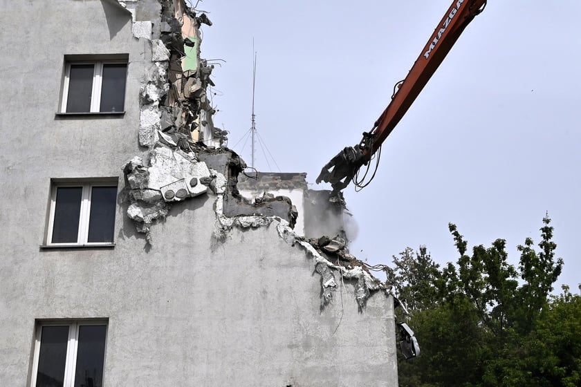 Stary budynek Komisariatu Policji Wrocław-Stare Miasto jest rozbierany. Funkcjonariusze przeprowadzili się do nowego, wybudowanego tuż obok.