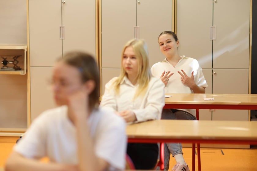 Uczniowie SP nr 29 przed egzaminem z j. polskiego