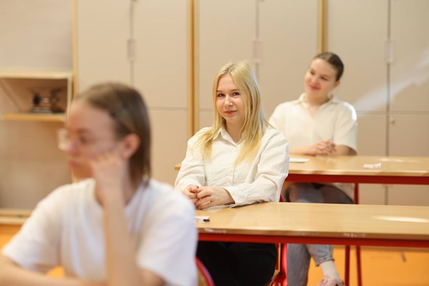 Uczniowie SP nr 29 przed egzaminem z j. polskiego