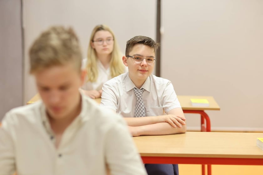 Uczniowie SP nr 29 przed egzaminem z j. polskiego