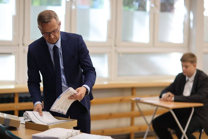 Uczniowie SP nr 29 przed egzaminem z j. polskiego