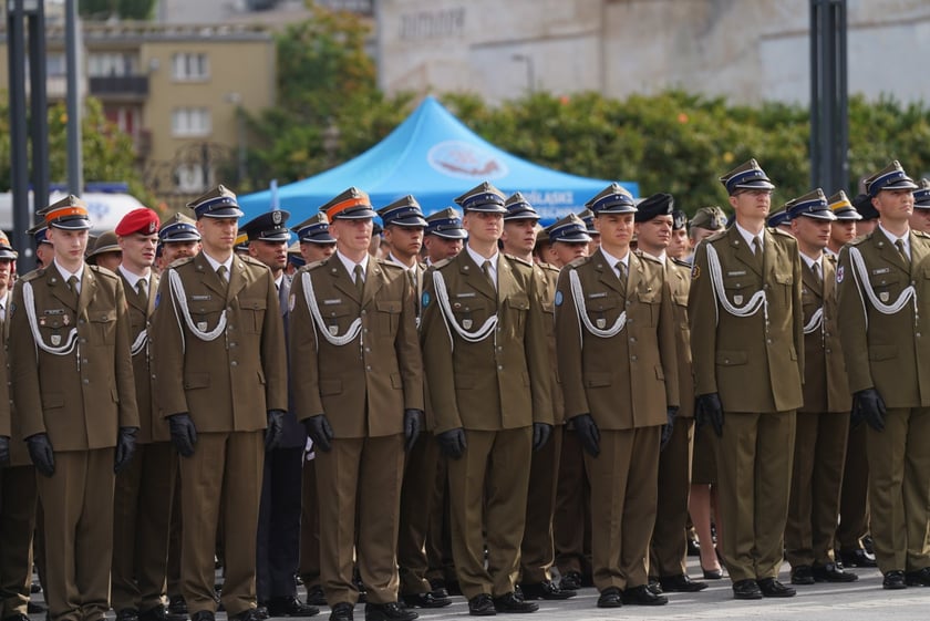 Promocja oficerska na placu Wolności we Wrocławiu