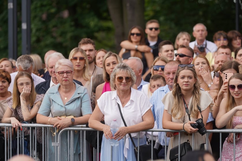 Promocja oficerska na placu Wolności we Wrocławiu