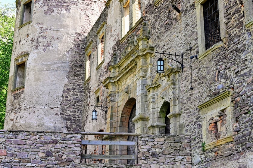 Zamek Świny. Klimatyczny zabytek nieopodal Bolkowa, ponad godzinę jazdy samochodem z Wrocławia