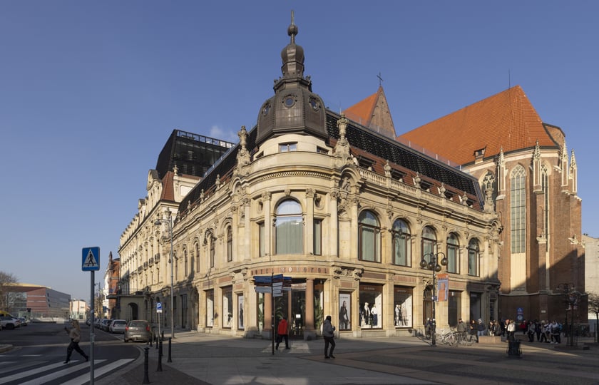 Powiększ obraz: Na zdjęciu widać hotel Monopol we Wrocławiu.