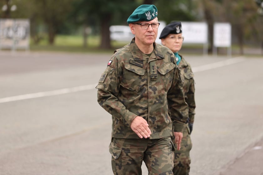 Przysięga w Akademii Wojsk Lądowych we Wrocławiu. Przysięgali uczestnicy kursu przeszkolenia kadr rezerwy: kapelani oraz psycholodzy