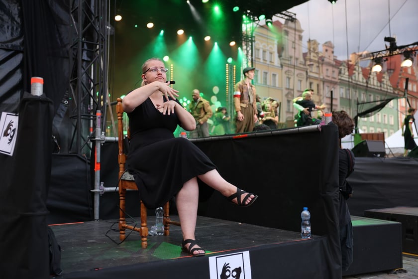 Widowisko artystyczne  „Godzina W Obrazach”  inscenizujące wydarzenia z Warszawy z 1 sierpnia 1944 roku