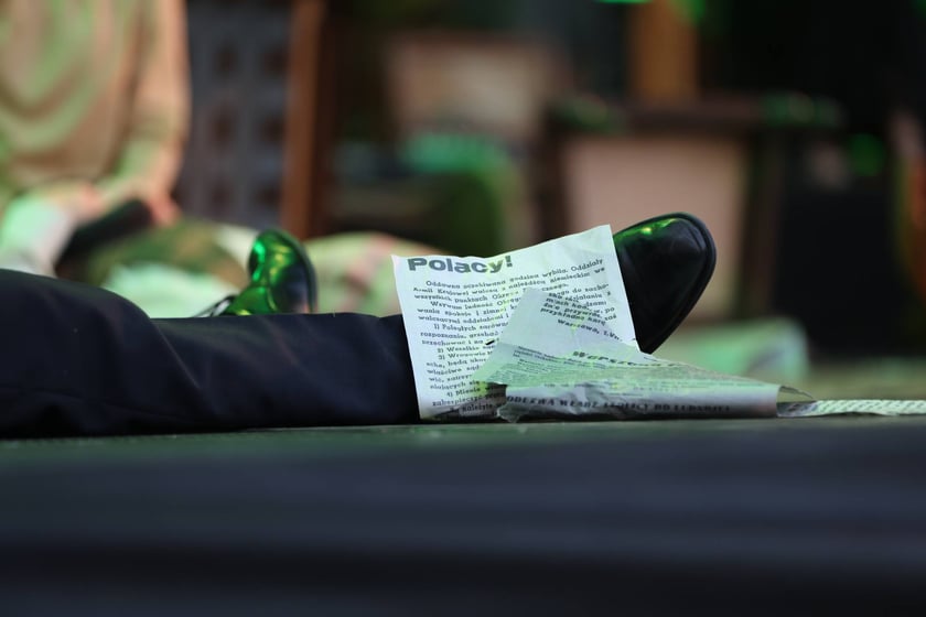 Widowisko artystyczne  „Godzina W Obrazach”  inscenizujące wydarzenia z Warszawy z 1 sierpnia 1944 roku