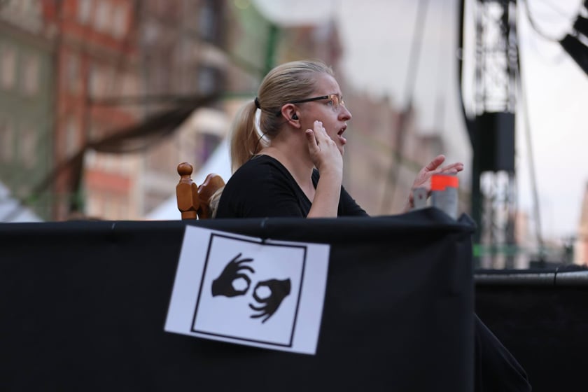 Widowisko artystyczne  „Godzina W Obrazach”  inscenizujące wydarzenia z Warszawy z 1 sierpnia 1944 roku