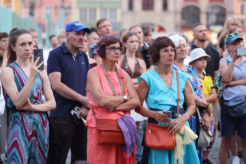 Widowisko artystyczne  „Godzina W Obrazach”  inscenizujące wydarzenia z Warszawy z 1 sierpnia 1944 roku