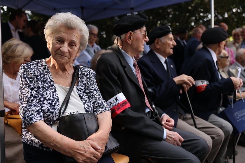 Uroczystości związane z obchodami 80. rocznicy Powstania Warszawskiego przy pomniku rotmistrza Witolda Pileckiego we Wrocławiu