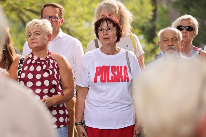 Uroczystości związane z obchodami 80. rocznicy Powstania Warszawskiego przy pomniku rotmistrza Witolda Pileckiego we Wrocławiu