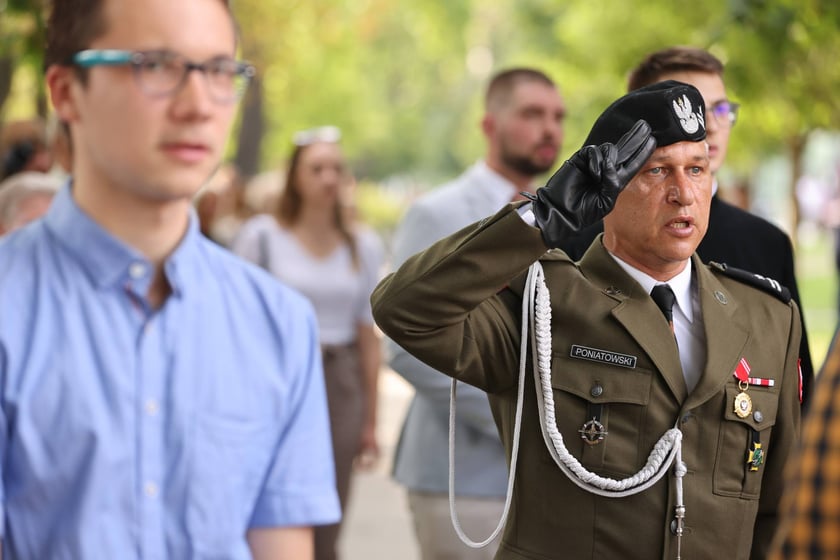 Uroczystości związane z obchodami 80. rocznicy Powstania Warszawskiego przy pomniku rotmistrza Witolda Pileckiego we Wrocławiu