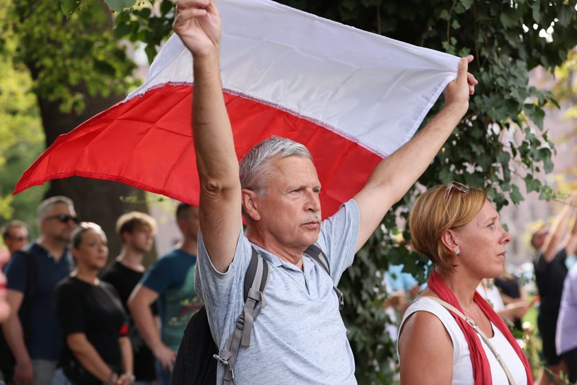 Uroczystości związane z obchodami 80. rocznicy Powstania Warszawskiego przy pomniku rotmistrza Witolda Pileckiego we Wrocławiu
