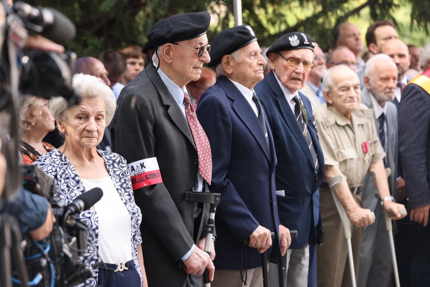 Uroczystości związane z obchodami 80. rocznicy Powstania Warszawskiego przy pomniku rotmistrza Witolda Pileckiego we Wrocławiu