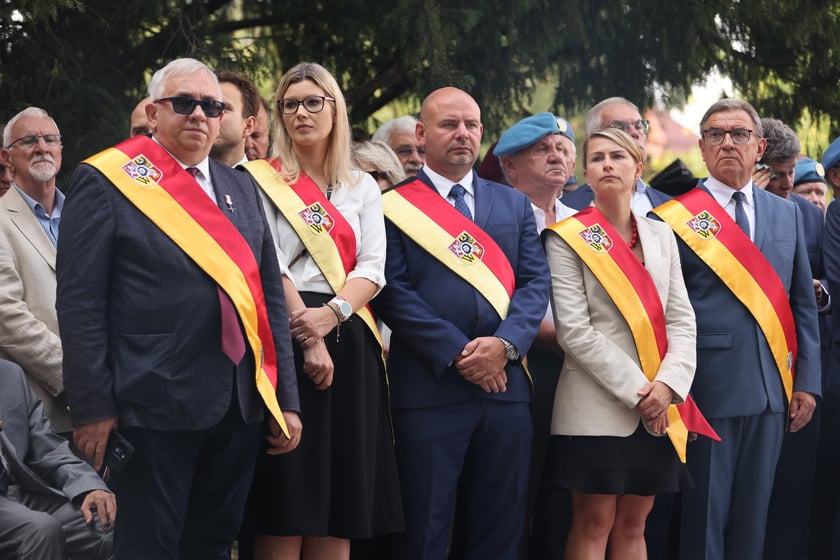 Uroczystości związane z obchodami 80. rocznicy Powstania Warszawskiego przy pomniku rotmistrza Witolda Pileckiego we Wrocławiu