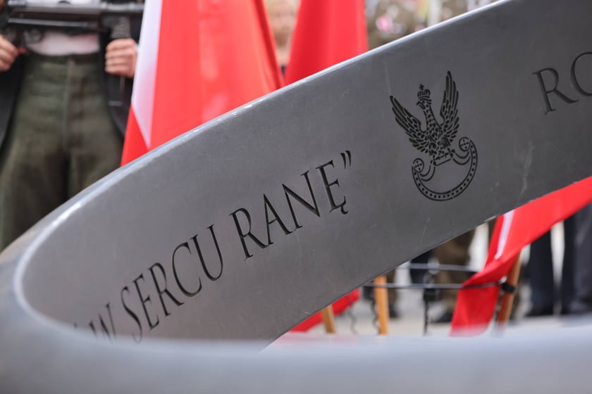 Uroczystości związane z obchodami 80. rocznicy Powstania Warszawskiego przy pomniku rotmistrza Witolda Pileckiego we Wrocławiu