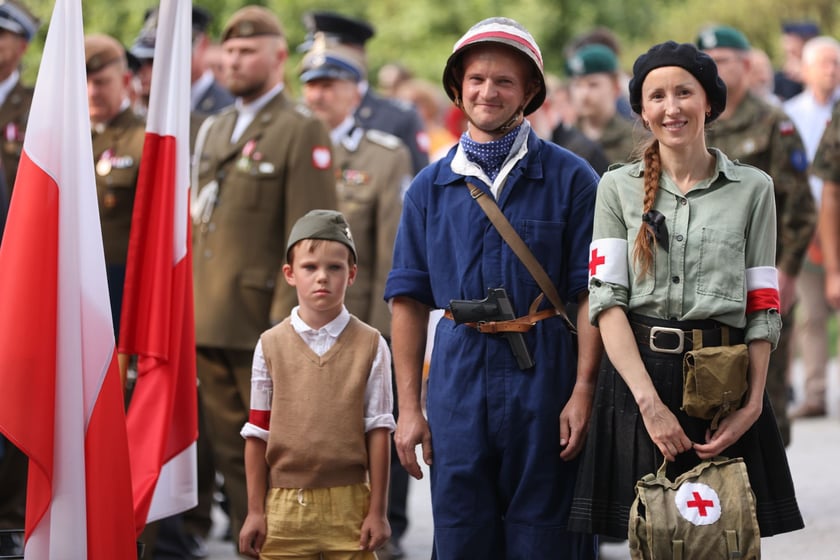 Uroczystości związane z obchodami 80. rocznicy Powstania Warszawskiego przy pomniku rotmistrza Witolda Pileckiego we Wrocławiu