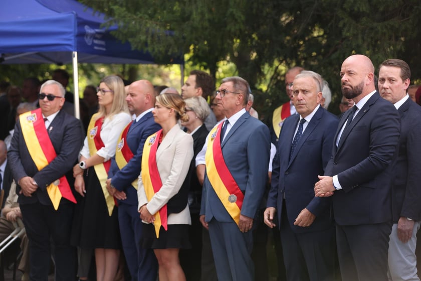 Uroczystości związane z obchodami 80. rocznicy Powstania Warszawskiego przy pomniku rotmistrza Witolda Pileckiego we Wrocławiu