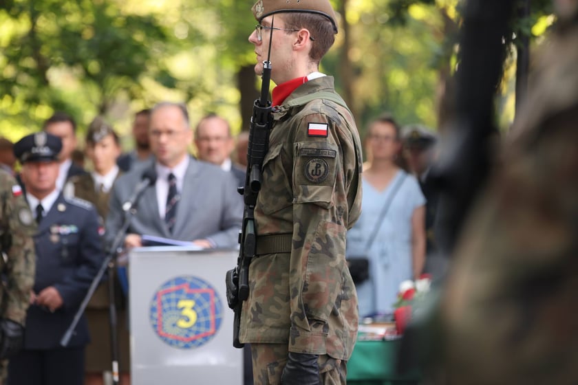 Uroczystości związane z obchodami 80. rocznicy Powstania Warszawskiego przy pomniku rotmistrza Witolda Pileckiego we Wrocławiu
