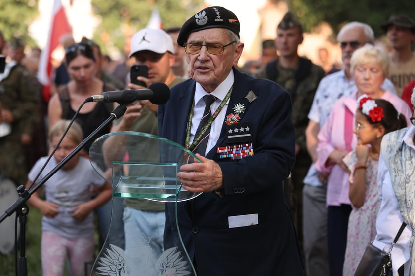 Uroczystości związane z obchodami 80. rocznicy Powstania Warszawskiego przy pomniku rotmistrza Witolda Pileckiego we Wrocławiu