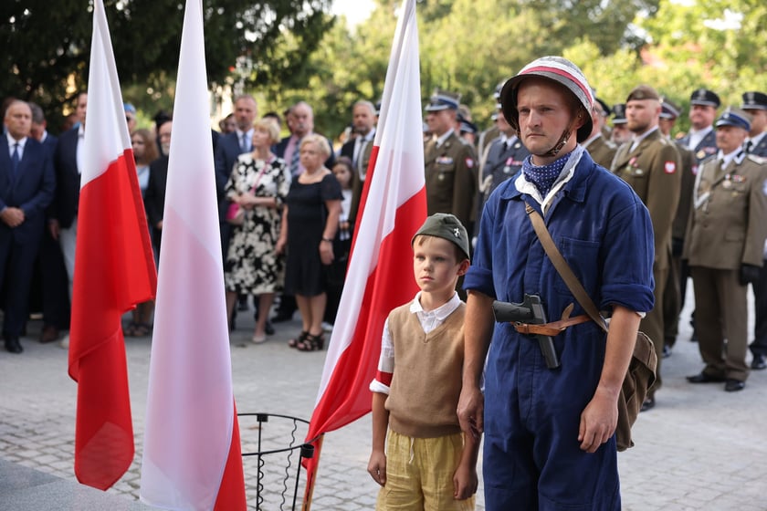 Uroczystości związane z obchodami 80. rocznicy Powstania Warszawskiego przy pomniku rotmistrza Witolda Pileckiego we Wrocławiu