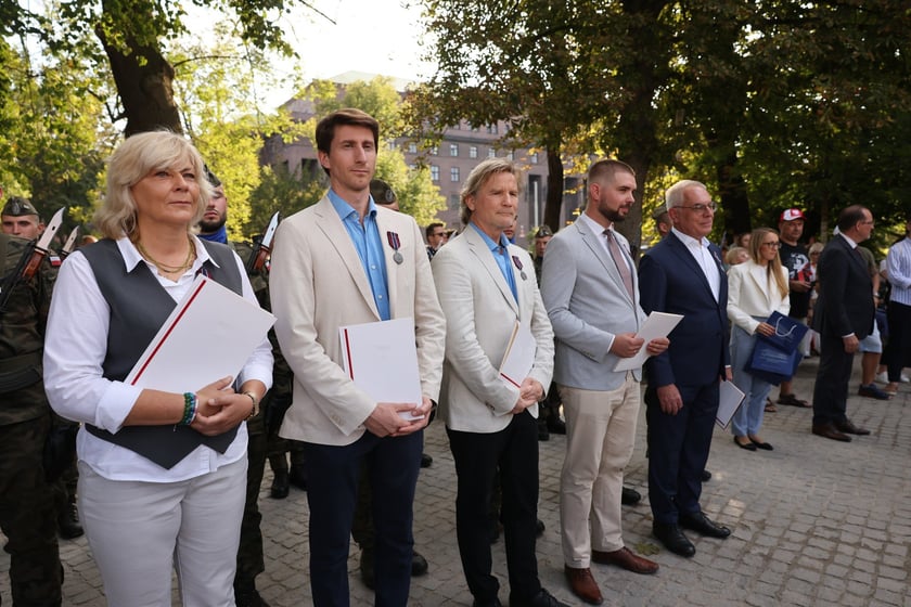 Uroczystości związane z obchodami 80. rocznicy Powstania Warszawskiego przy pomniku rotmistrza Witolda Pileckiego we Wrocławiu