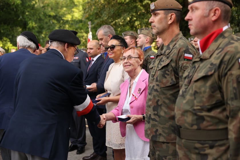 Uroczystości związane z obchodami 80. rocznicy Powstania Warszawskiego przy pomniku rotmistrza Witolda Pileckiego we Wrocławiu