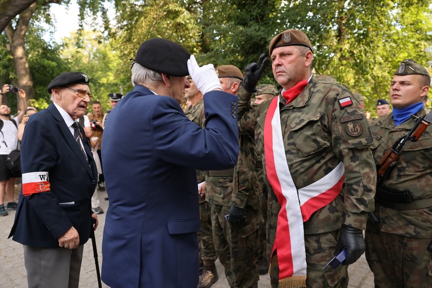 Uroczystości związane z obchodami 80. rocznicy Powstania Warszawskiego przy pomniku rotmistrza Witolda Pileckiego we Wrocławiu
