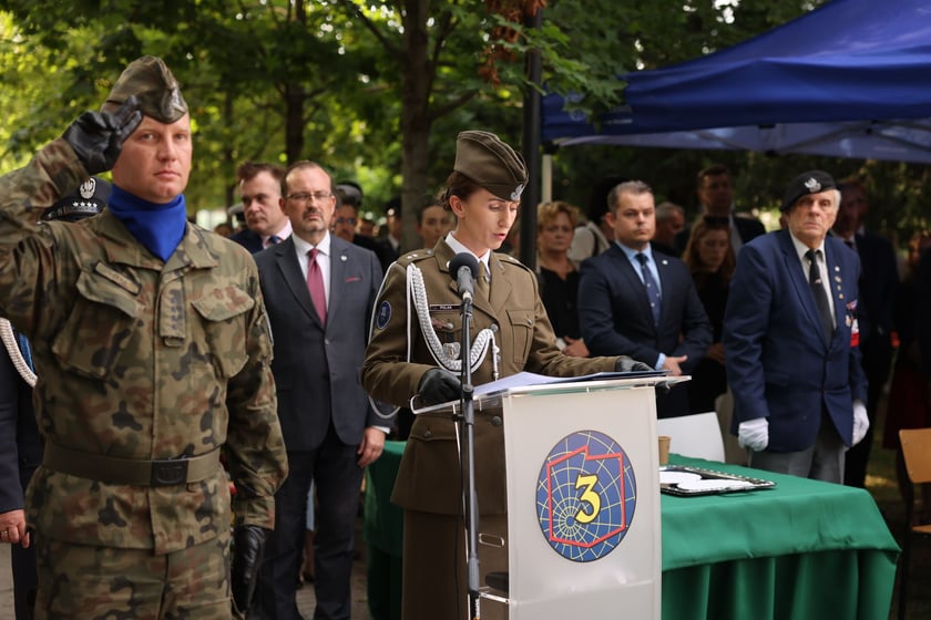 Uroczystości związane z obchodami 80. rocznicy Powstania Warszawskiego przy pomniku rotmistrza Witolda Pileckiego we Wrocławiu