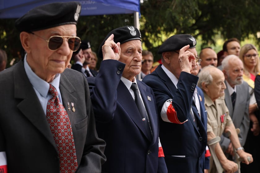 Uroczystości związane z obchodami 80. rocznicy Powstania Warszawskiego przy pomniku rotmistrza Witolda Pileckiego we Wrocławiu