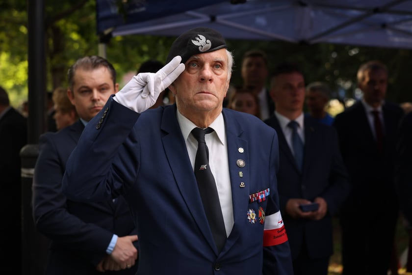 Uroczystości związane z obchodami 80. rocznicy Powstania Warszawskiego przy pomniku rotmistrza Witolda Pileckiego we Wrocławiu