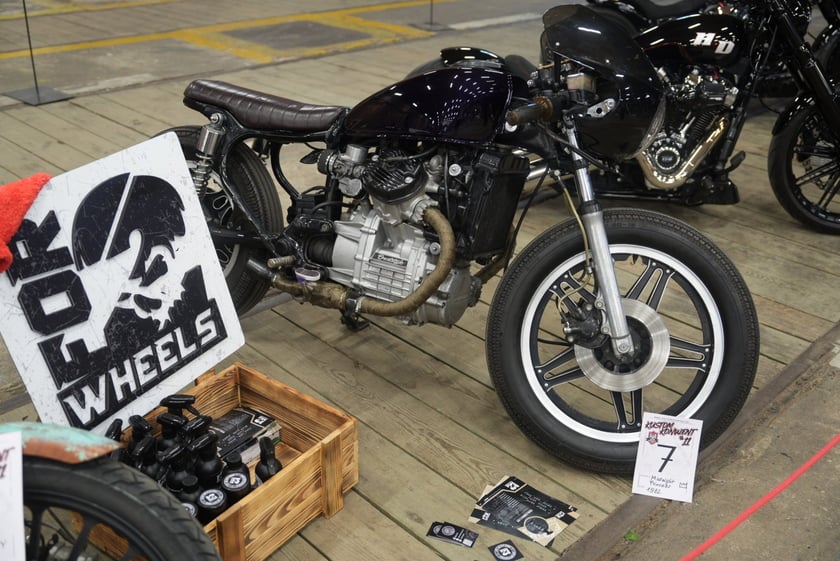Kustom Konwent w Czasoprzestrzeni