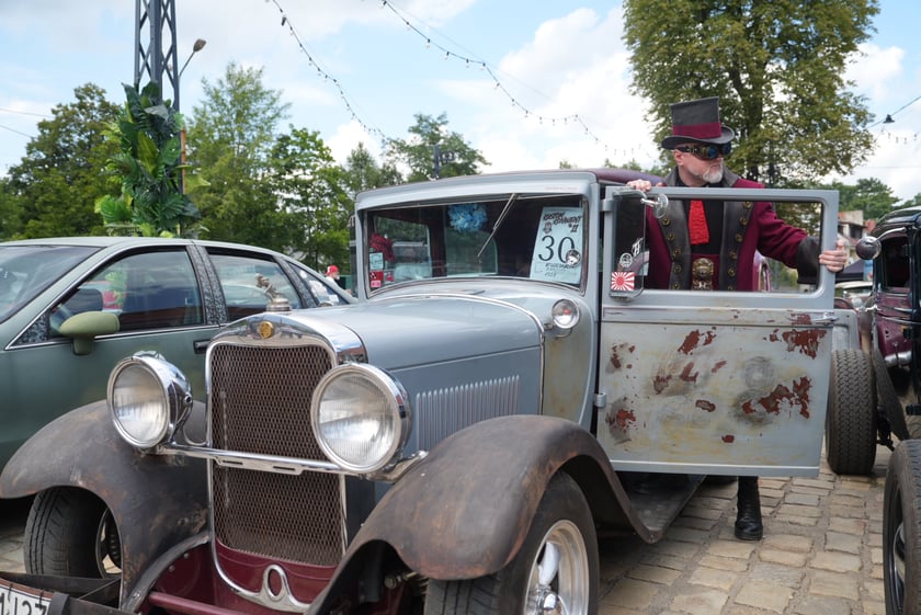 Kustom Konwent w Czasoprzestrzeni