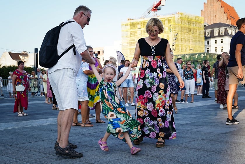 Wrocławska Potańcówka w rytmie disco na placu Wolności we Wrocławiu