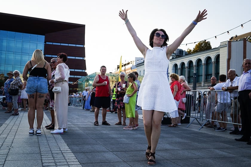 Wrocławska Potańcówka w rytmie disco na placu Wolności we Wrocławiu