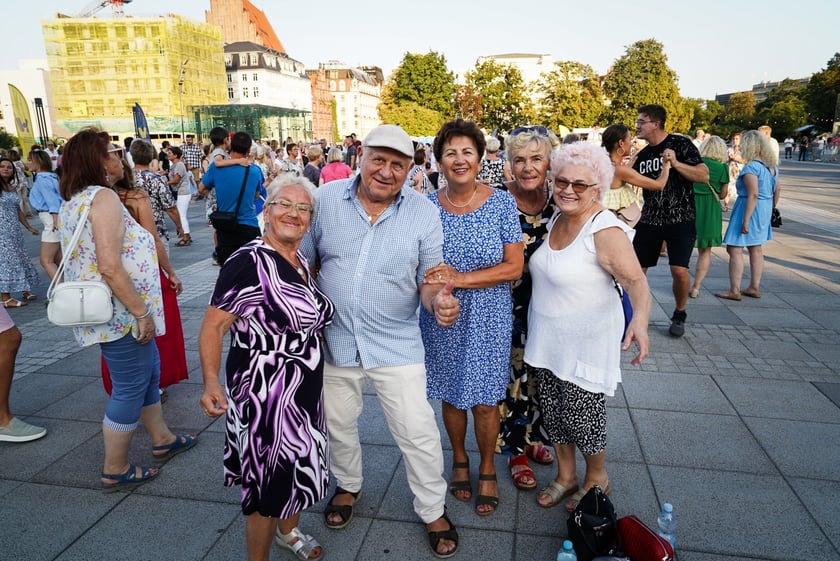 Wrocławska Potańcówka w rytmie disco na placu Wolności we Wrocławiu