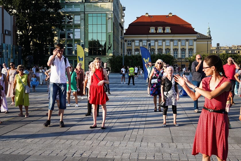 Wrocławska Potańcówka w rytmie disco na placu Wolności we Wrocławiu