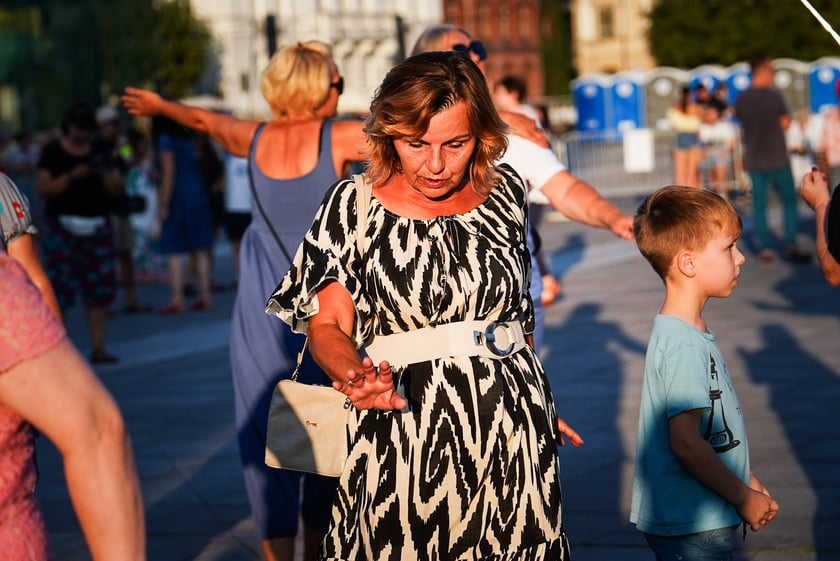 Wrocławska Potańcówka w rytmie disco na placu Wolności we Wrocławiu